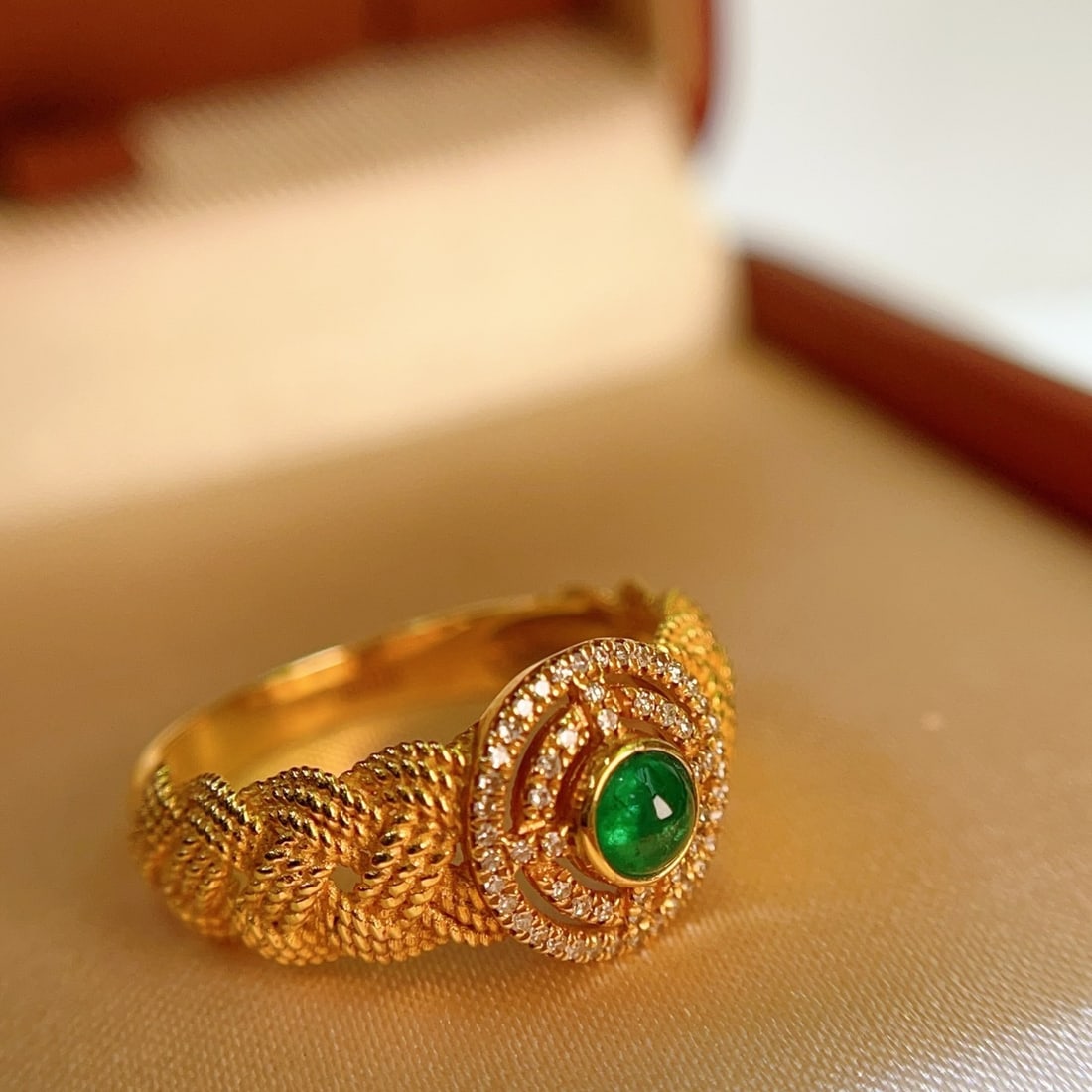 14k Gold 0.40 Ct Vivid Green Natural Emerald & Diamond Ring - 3