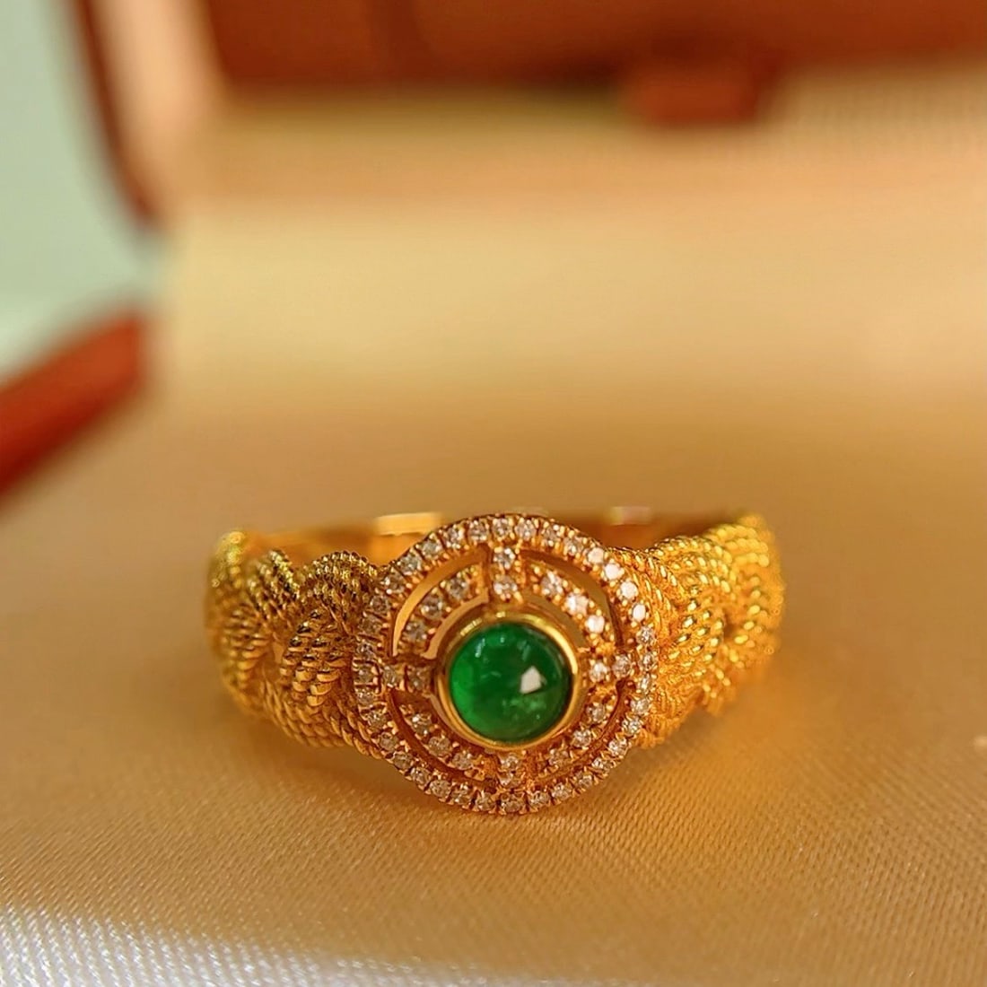 14k Gold 0.40 Ct Vivid Green Natural Emerald & Diamond Ring - 4