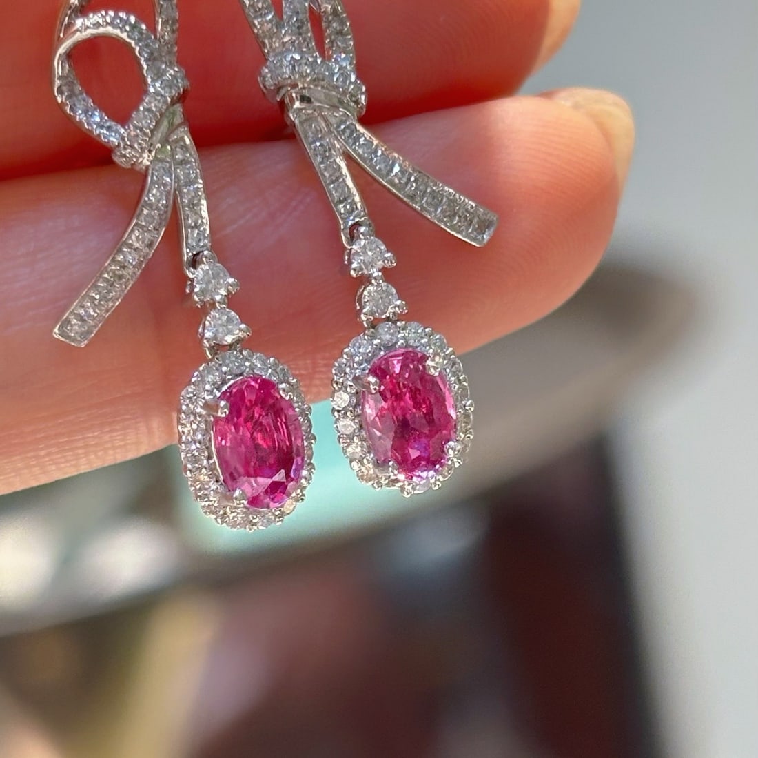 14k Gold 1.1 Ct Natural Padparadscha Sapphire & Diamond Earrings: Ref:231092174 // gold content:14k gold // main gemstone:padparadscha sapphire // shape:oval // carat weight:1. 1ct // color:orangish pink // treatment:natural // // adjacent gemstone 2 : diamond //