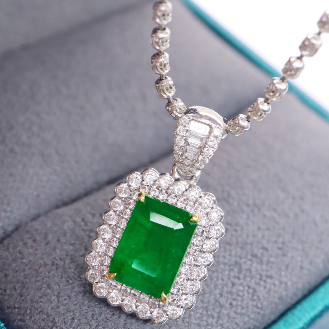 14k Gold 1.66 Ctw Vivid Green Natural Emerald & Diamond Pendant( Without Chain ): Ref:231092177 // gold content:14k gold // main gemstone:emerald // shape:octagonal // carat weight:1. 29ct // color:vivid green // treatment:natural // // adjacent gemstone 2 : diamond //
