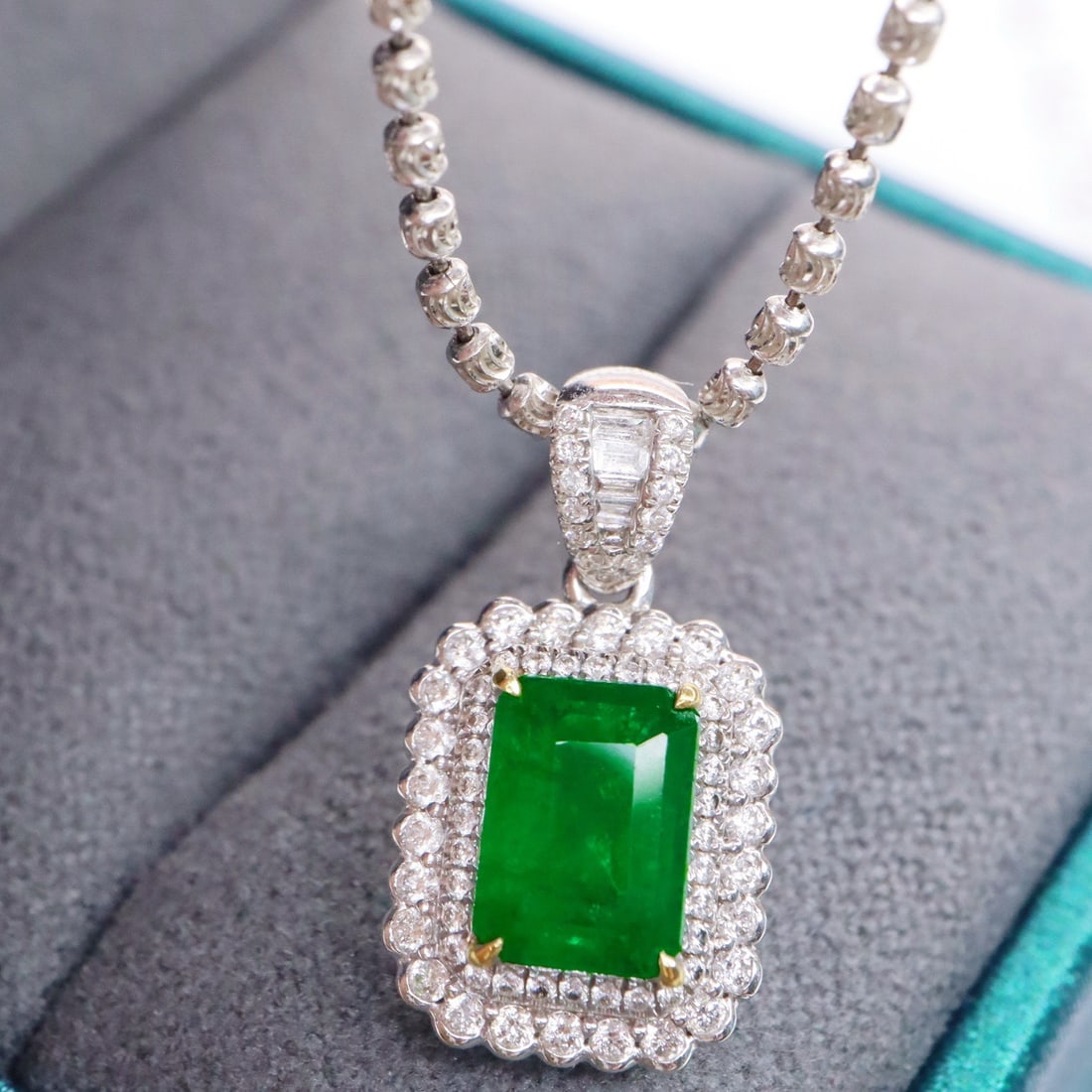 14k Gold 1.66 Ctw Vivid Green Natural Emerald & Diamond Pendant( Without Chain ) - 2