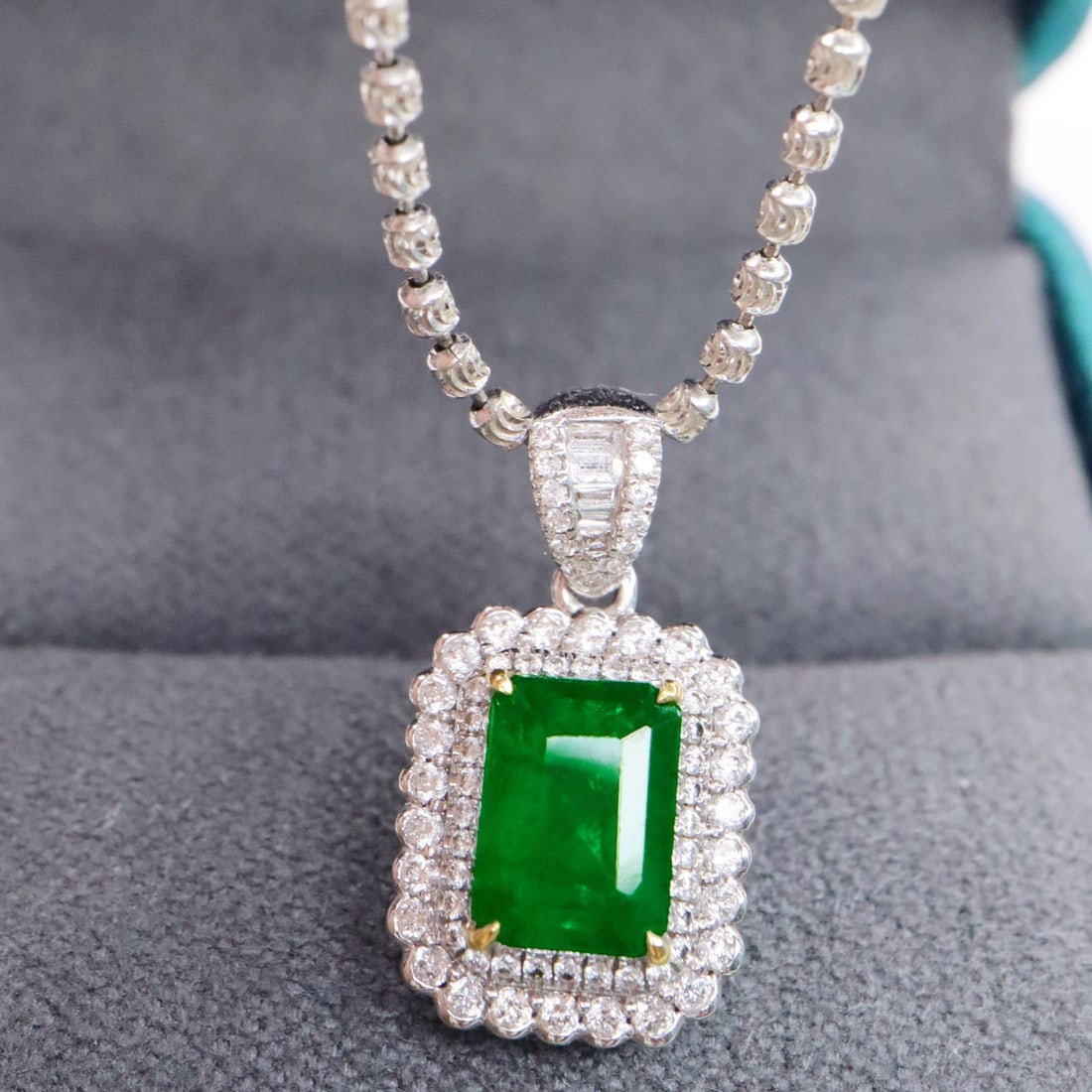 14k Gold 1.66 Ctw Vivid Green Natural Emerald & Diamond Pendant( Without Chain ) - 3