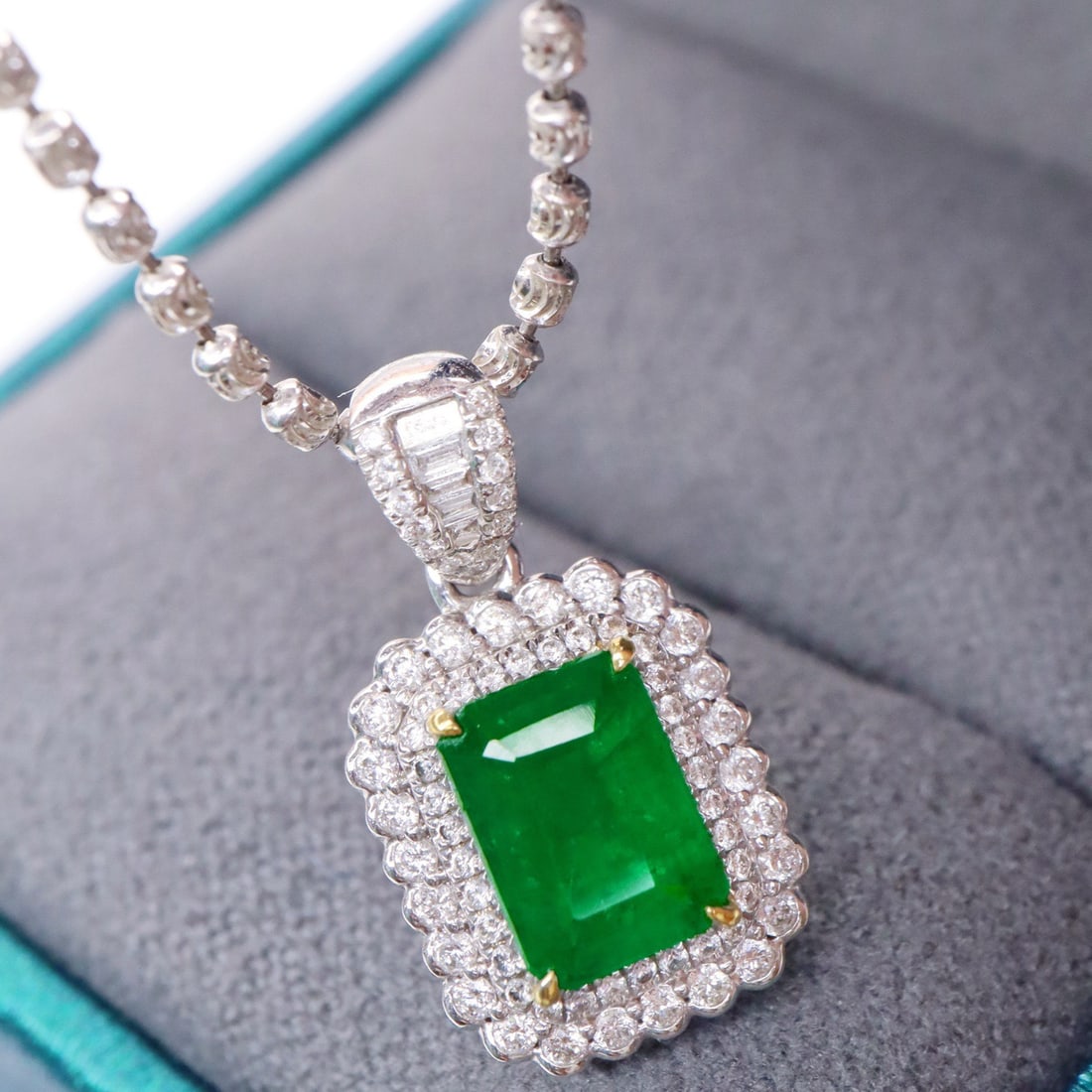 14k Gold 1.66 Ctw Vivid Green Natural Emerald & Diamond Pendant( Without Chain ) - 4
