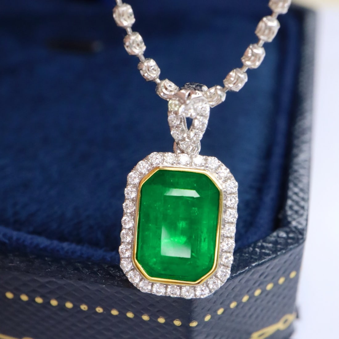 14k Gold 1.88 Ctw Vivid Green Natural Emerald & Diamond Pendant( Without Chain ) - 2