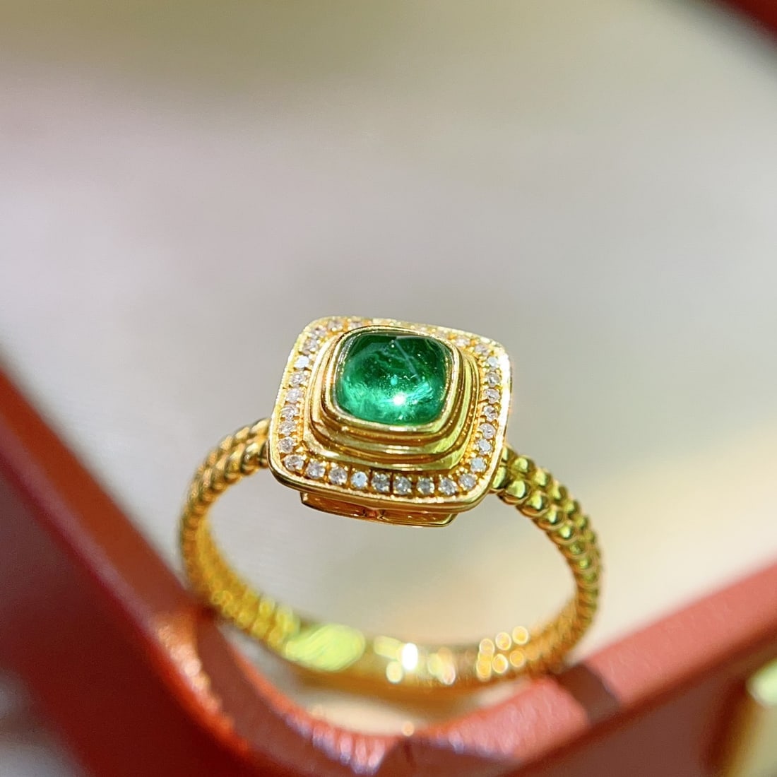 14k Gold 0.60 Ct Natural Emerald & Diamond Ring: Ref:231092184 // gold content:14k gold // ring size:7. 25us // // main gemstone:emerald // shape:sugar-loaf // carat weight:0. 60ct // color:green // treatment:natural // // adjacent gemstone 2 : diam
