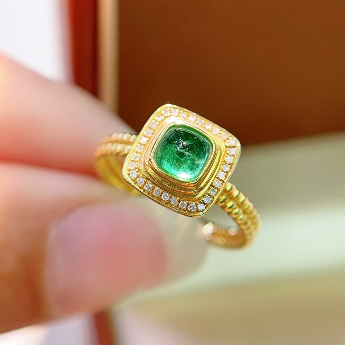 14k Gold 0.60 Ct Natural Emerald & Diamond Ring - 6