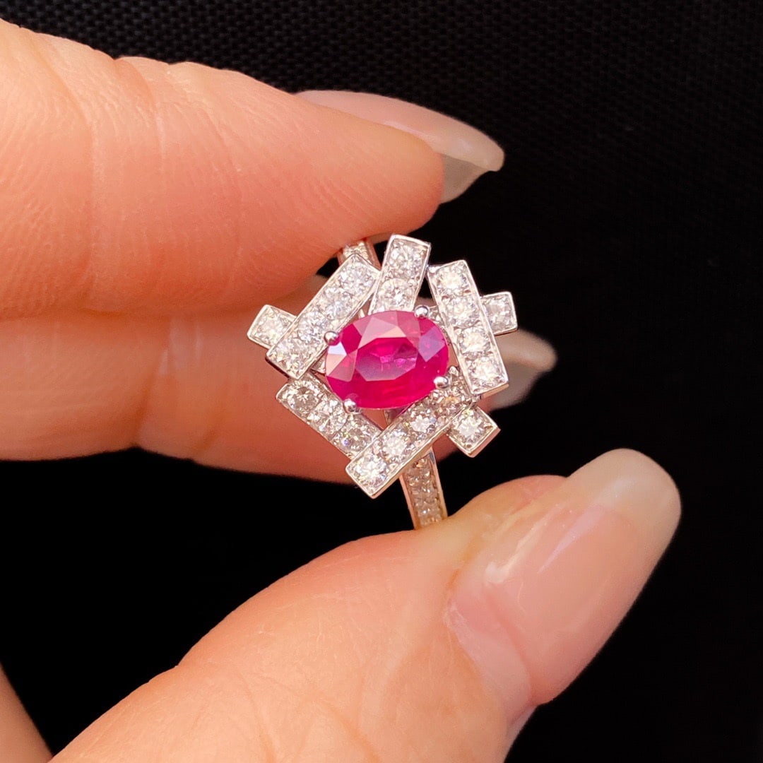 14k Gold 1.02 Ct Natural Ruby & Diamond Ring: Ref:231092187 // gold content:14k gold // ring size:7. 25us // // main gemstone:ruby // shape:oval // carat weight:1. 02ct // color:red // treatment:natural // // adjacent gemstone 2 : diamond //