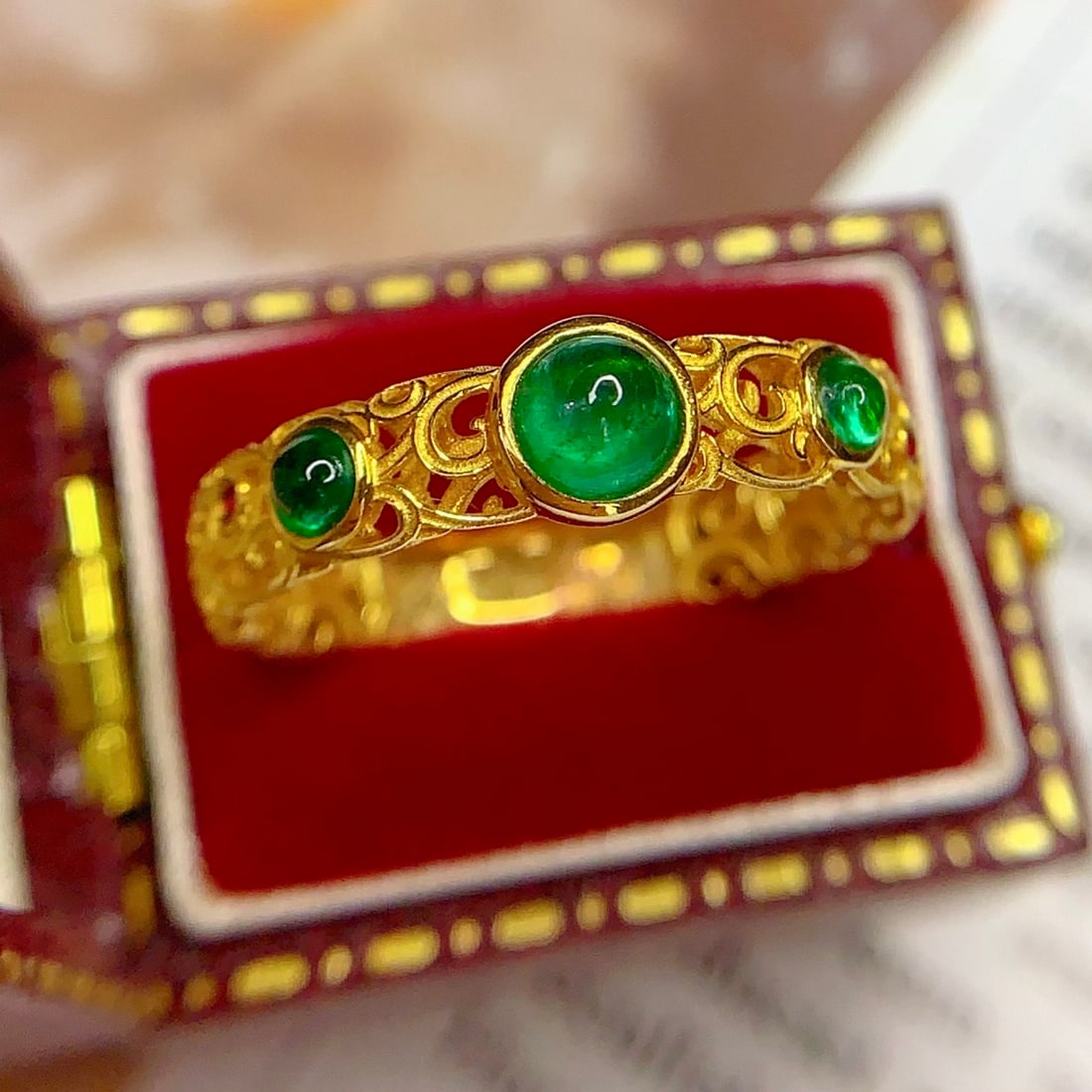 14k Gold 0.7 Ct Vivid Green Natural Emerald Ring: Ref:231092190 // gold content:14k gold // ring size:7. 25us // // main gemstone:emerald // shape:round // carat weight:0. 7ct // color:vivid green // treatment:natural // cut grade:g // Condition: New