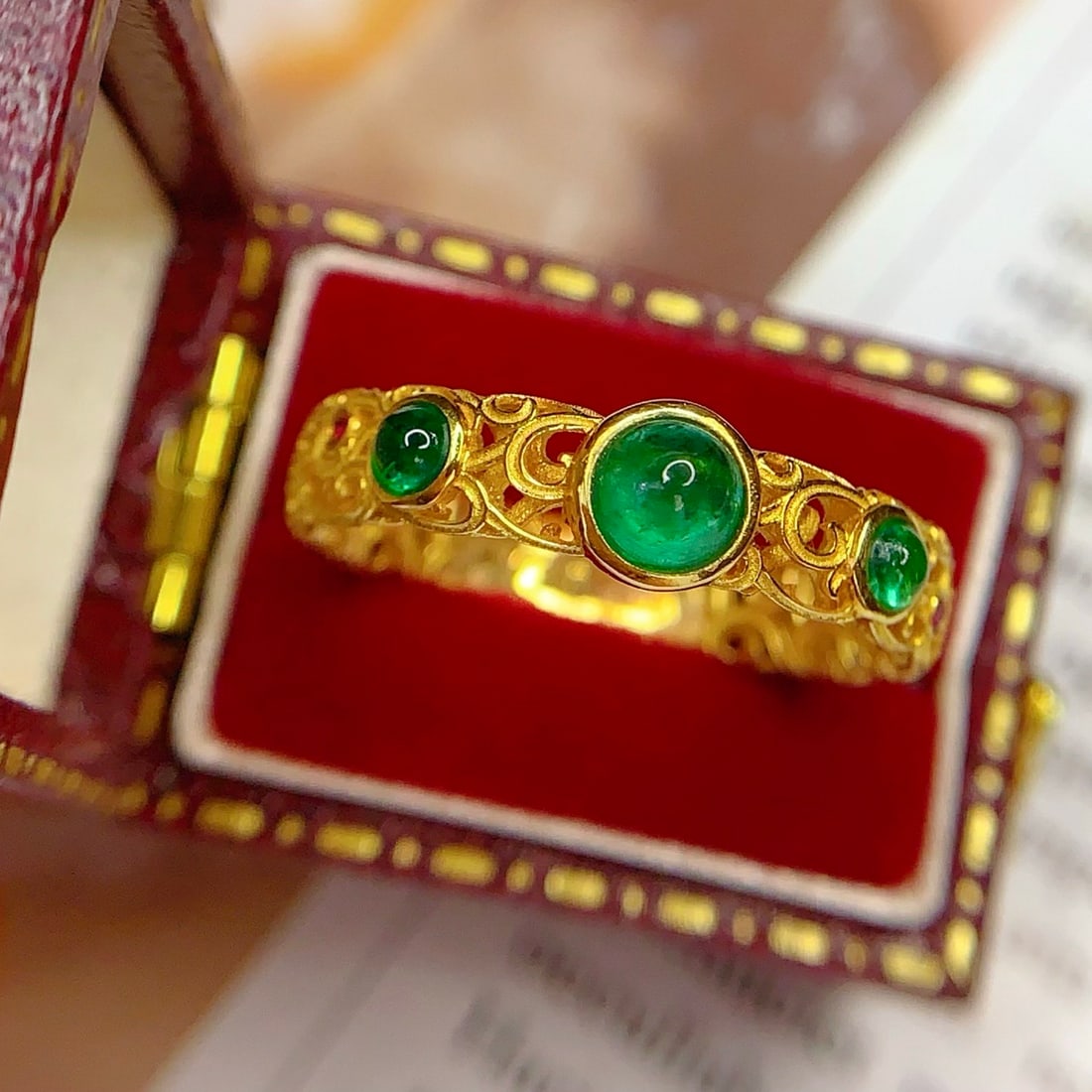 14k Gold 0.7 Ct Vivid Green Natural Emerald Ring - 5