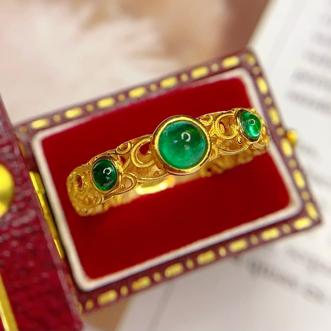 14k Gold 0.7 Ct Vivid Green Natural Emerald Ring - 6