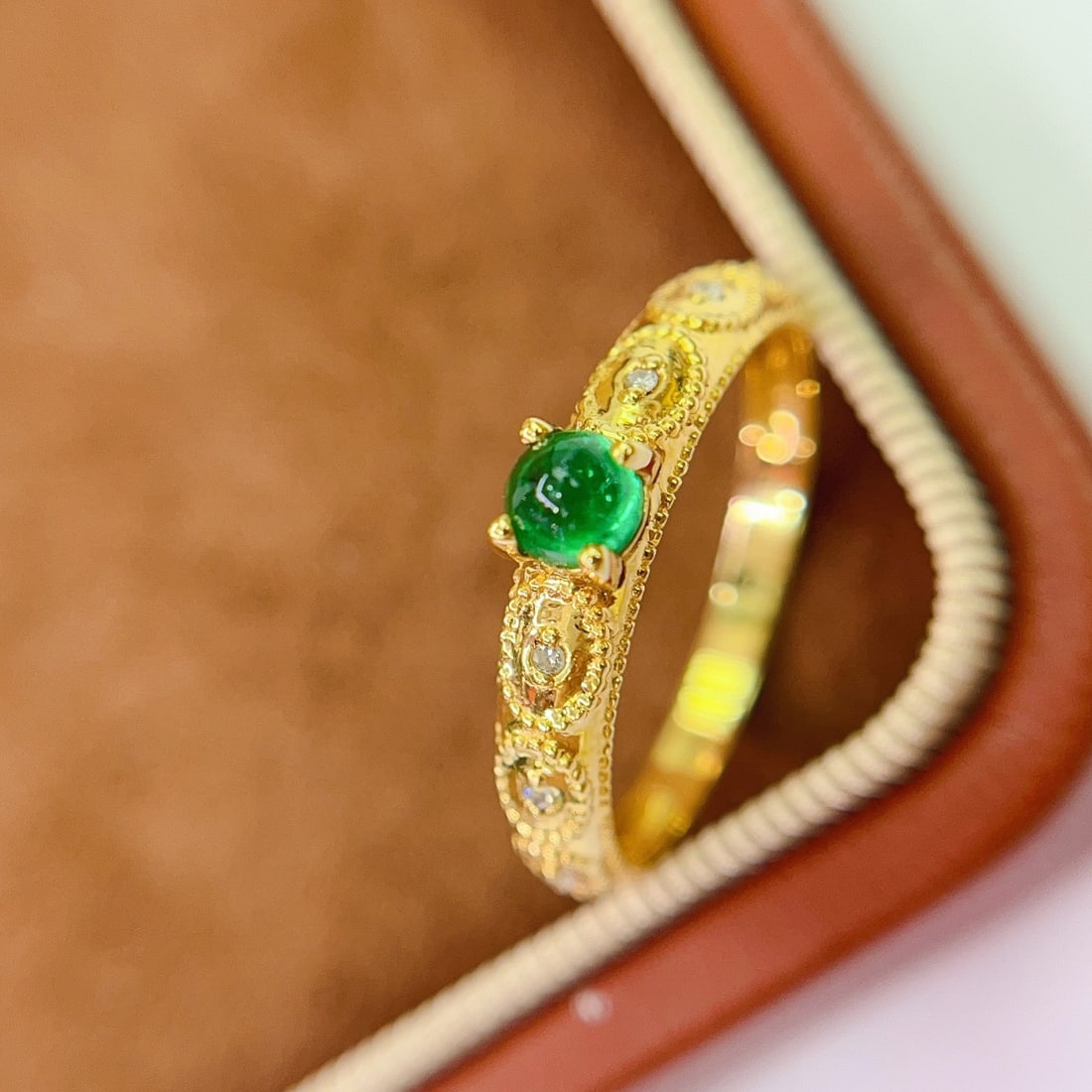 14k Gold 0.58 Ct Vivid Green Natural Emerald & Diamond Ring - 2