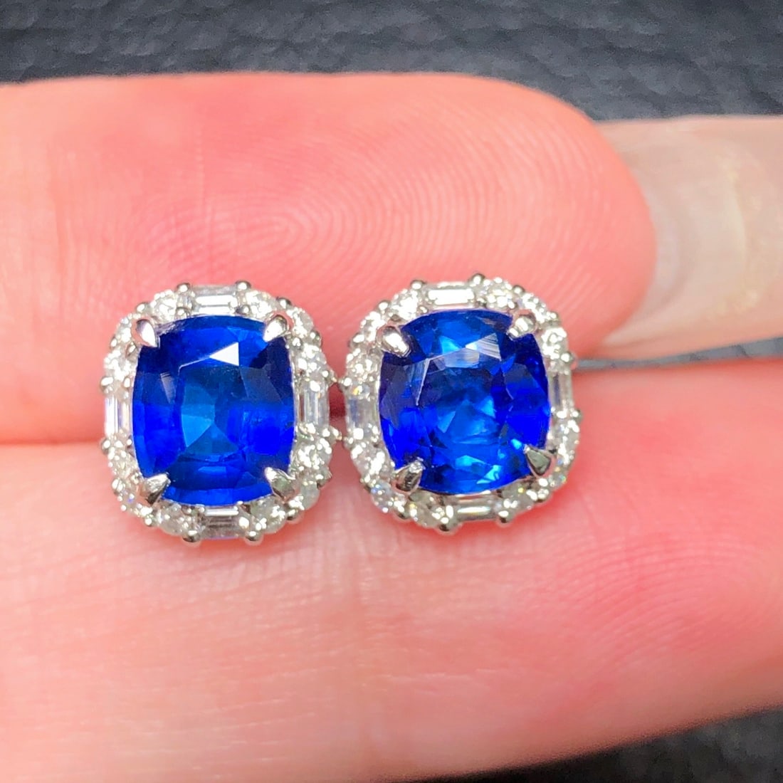 14k Gold 2.33 Ctw Natural Sapphire & Diamond Earrings: Ref:231092197 // gold content:14k gold // main gemstone:sapphire // shape:cushion // carat weight:2. 00ct // color:blue // treatment:natural // // adjacent gemstone 2 : diamond // shape:multiple //