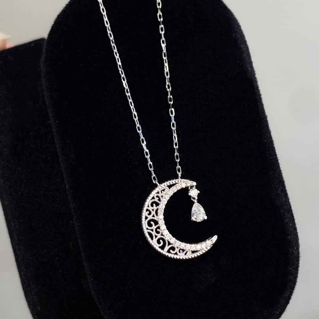 14k Gold 0.23 Ctw Natural H Diamond Necklace: Ref:231092201 // gold content:14k gold // main gemstone:diamond // shape:pear // carat weight:0. 08ct // clarity grade:vs-si // color:h // treatment:natural // // adjacent gemstone 2 : diamond //