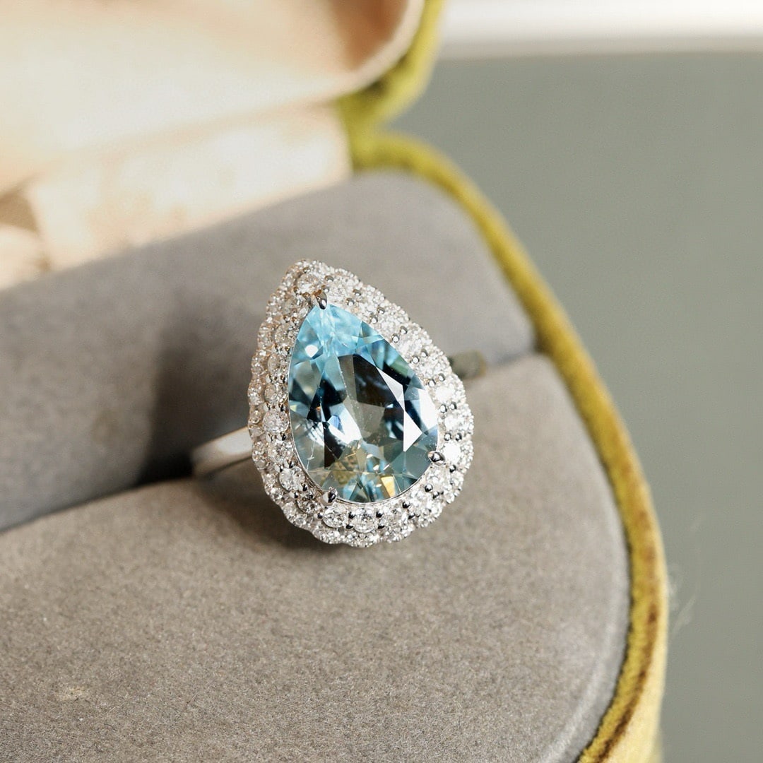 14k Gold 3.71 Ctw Natural Aquamarine & Diamond Ring: Ref:231092204 // gold content:14k gold // ring size:7. 25us // // main gemstone:aquamarine // shape:pear // carat weight:3. 08ct // color:santa maria color // treatment:natural // // adjacent gemstone