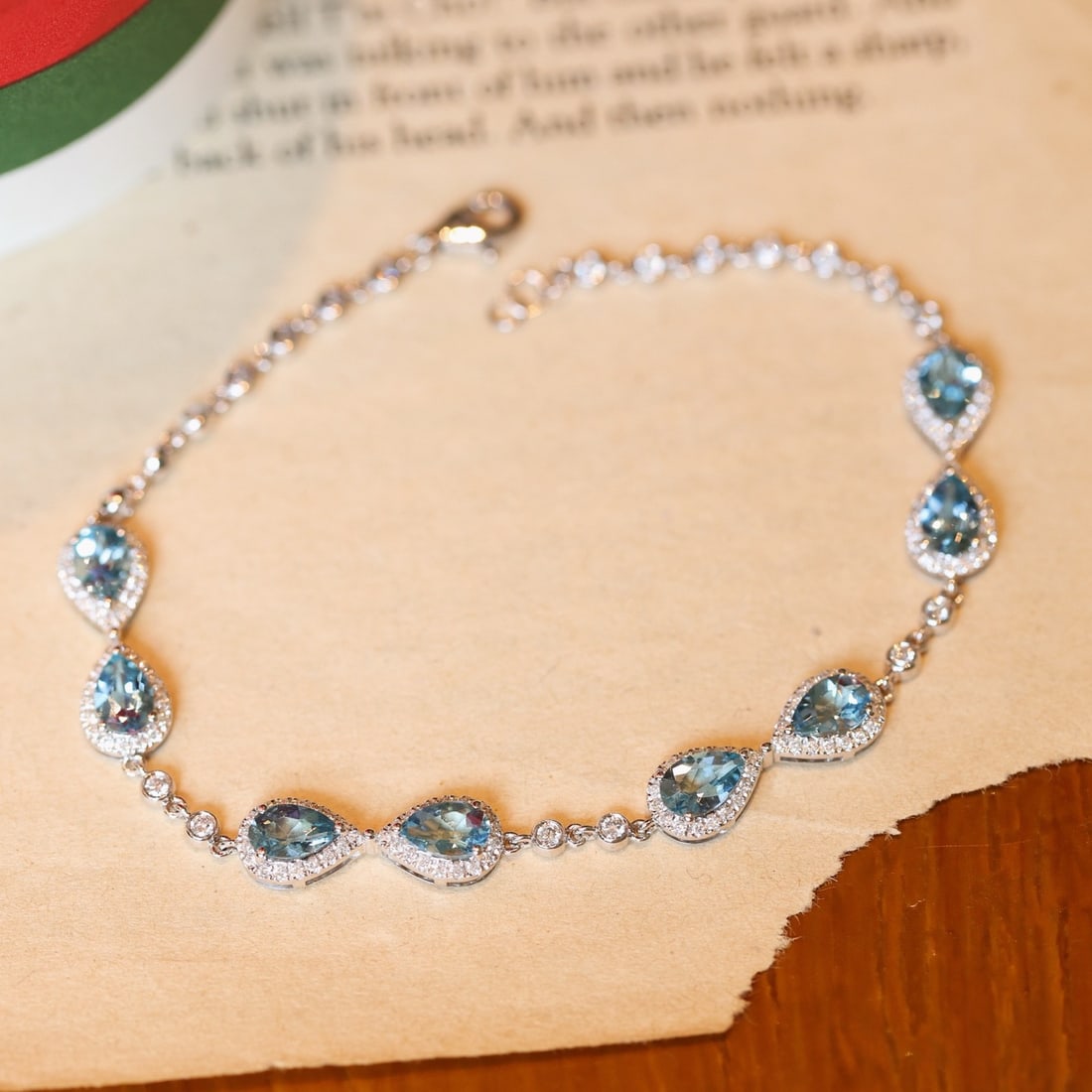 14k Gold 4.08 Ctw Natural Aquamarine & Diamond Bracelet: Ref:231092206 // gold content:14k gold // main gemstone:aquamarine // shape:pear // carat weight:2. 96ct // color:santa maria color // treatment:natural // // adjacent gemstone 2 : diamond //