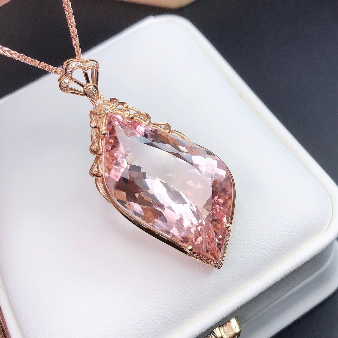 14k Gold 30 Ct Natural Morganite & Diamond Pendant( Without Chain ): Ref:231092212 // gold content:14k gold // main gemstone:morganite // shape:other // carat weight:30ct // color:pink // treatment:natural // // adjacent gemstone 2 : diamond // number of stones:37 //