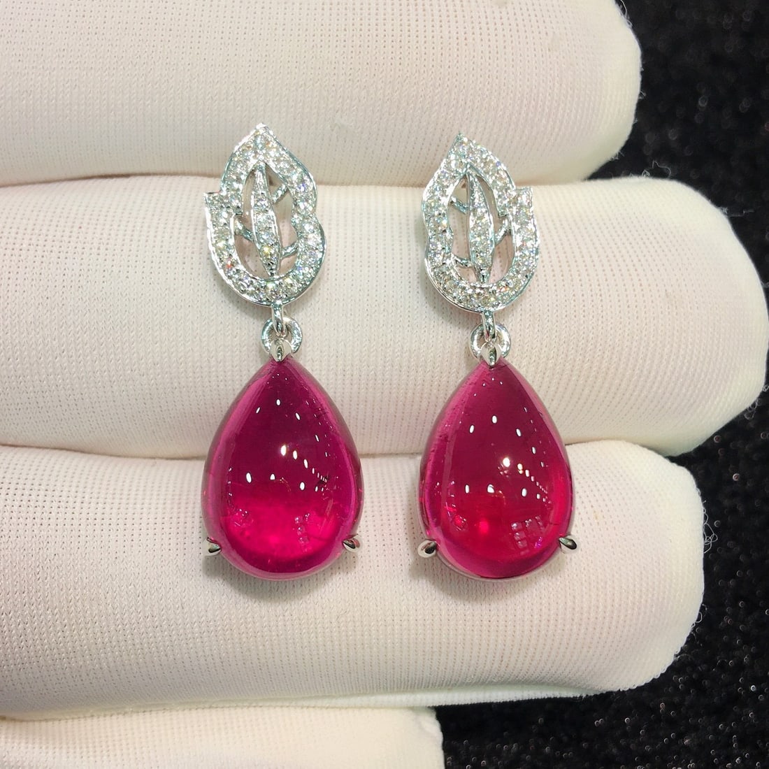 14k Gold 12.31 Ctw Natural Tourmaline & Diamond Earrings: Ref:231092213 // gold content:14k gold // main gemstone:tourmaline // shape:pear // carat weight:12. 04ct // color:red // treatment:natural // // adjacent gemstone 2 : diamond // shape:round // carat 