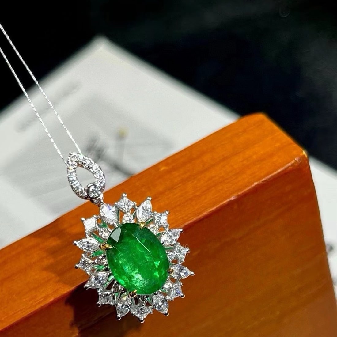 14k Gold 3.35 Ctw Vivid Green Natural Emerald & Diamond Pendant( Without Chain ): Ref:231092227 // gold content:14k gold // main gemstone:emerald // shape:oval // carat weight:2. 59ct // color:vivid green // treatment:natural // // adjacent gemstone 2 : diamond // shape:multiple