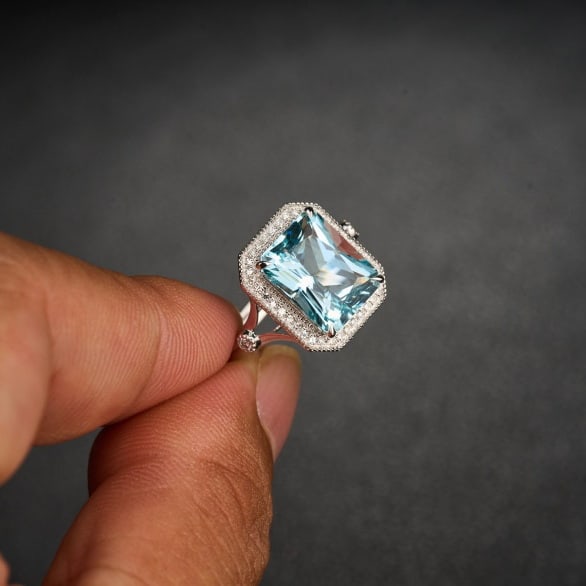 14k Gold 3.92 Ct Natural Aquamarine & Diamond Ring - 6