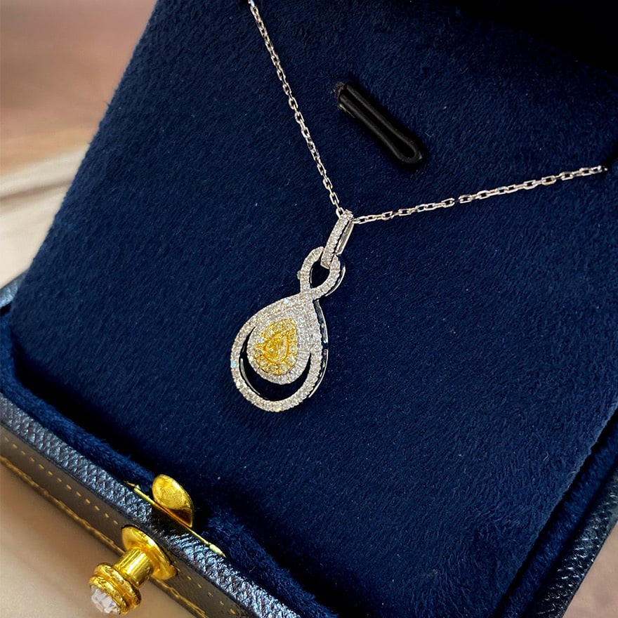 14k Gold 0.35 Ctw Natural Yellow Diamond & Diamond Necklace: Ref:231092254 // gold content:14k gold // main gemstone:yellow diamond // shape:pear // carat weight:0. 10ct // color:yellow // treatment:natural // // adjacent gemstone 2 : diamond // shape:round //