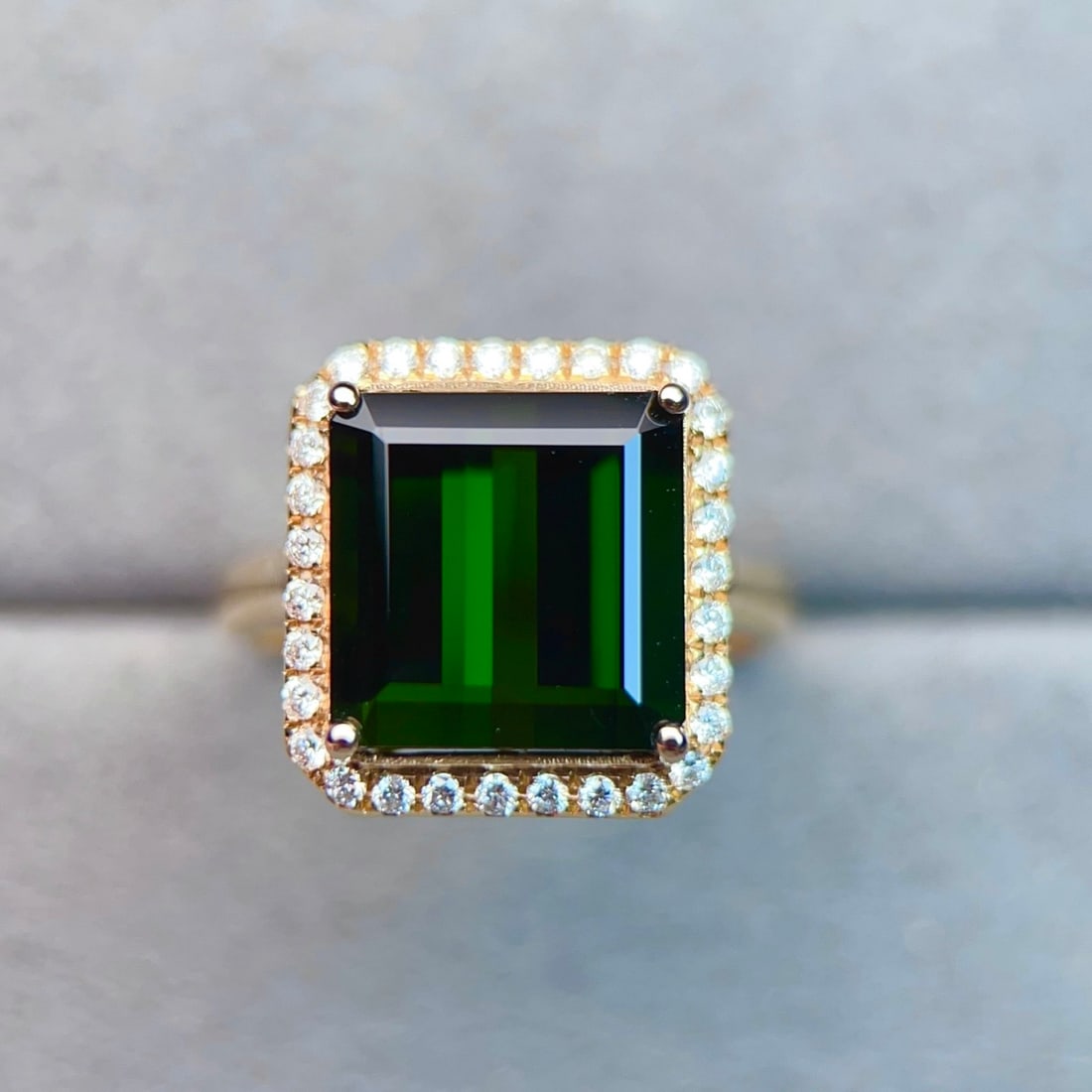 14k Gold 7.21 Ctw Natural Tourmaline & Diamond Ring: Ref:231092265 // gold content:14k gold // ring size:7. 25us // // main gemstone:tourmaline // shape:octagonal // carat weight:6. 9ct // color:green // treatment:natural // // adjacent gemstone 2 : dia