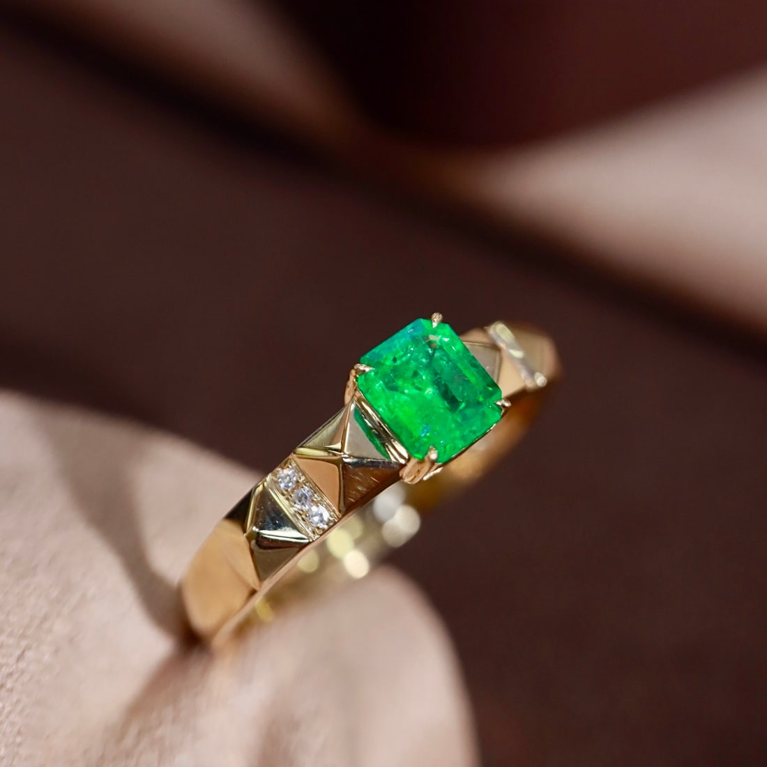 14k Gold 0.53 Ctw Natural Emerald & Diamond Ring - 2