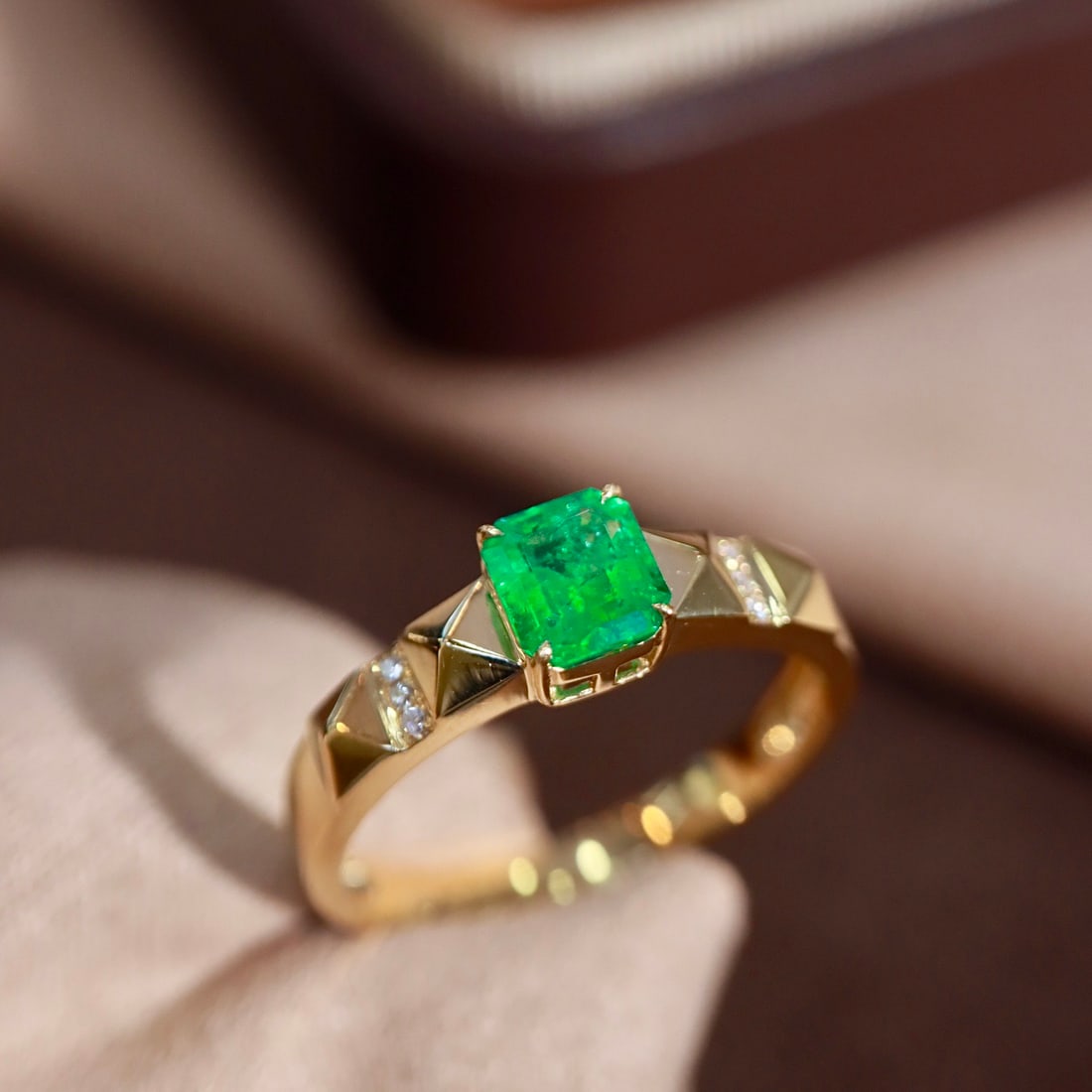 14k Gold 0.53 Ctw Natural Emerald & Diamond Ring - 3