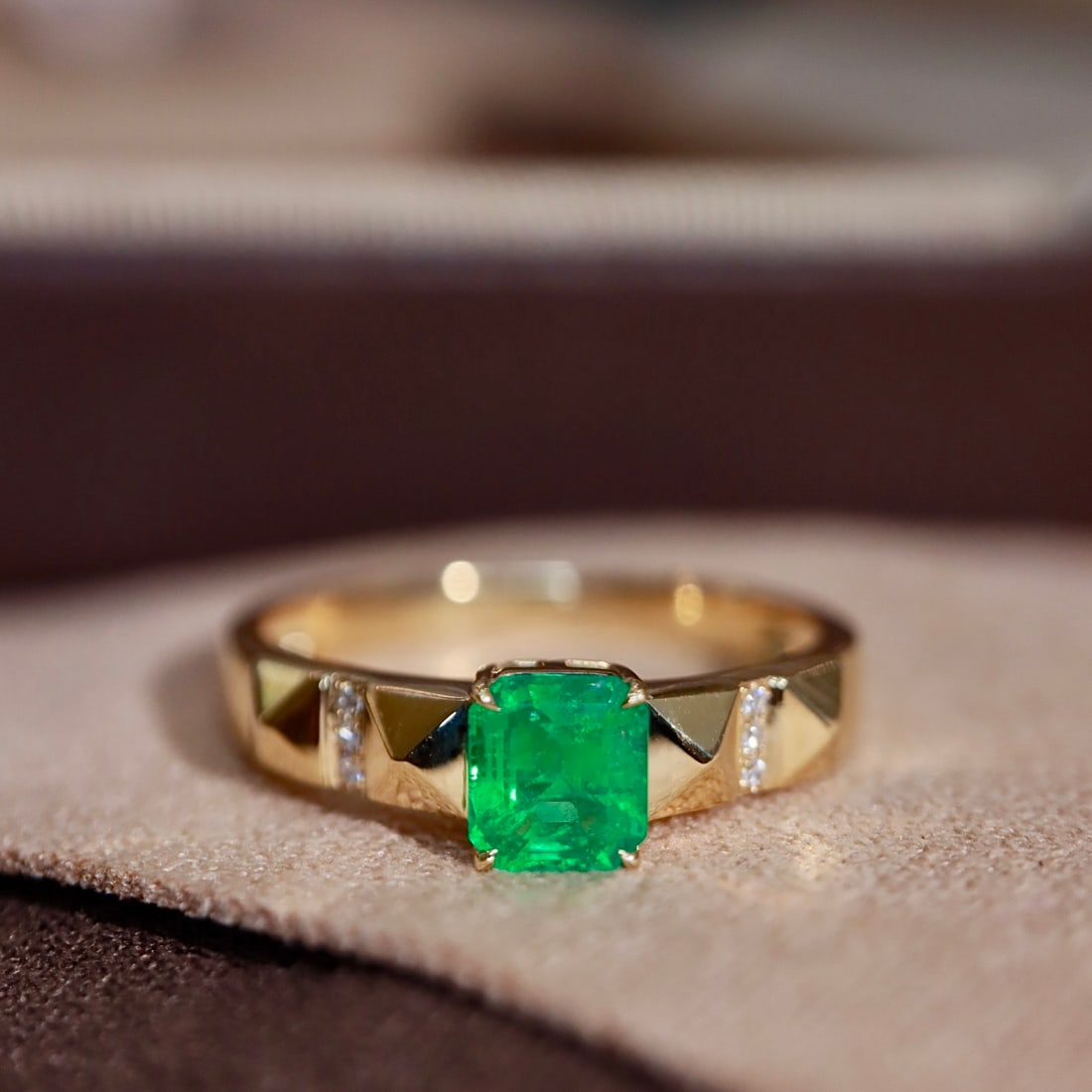 14k Gold 0.53 Ctw Natural Emerald & Diamond Ring - 4