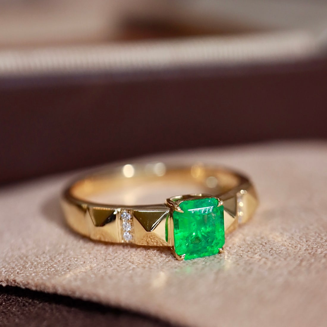 14k Gold 0.53 Ctw Natural Emerald & Diamond Ring - 5