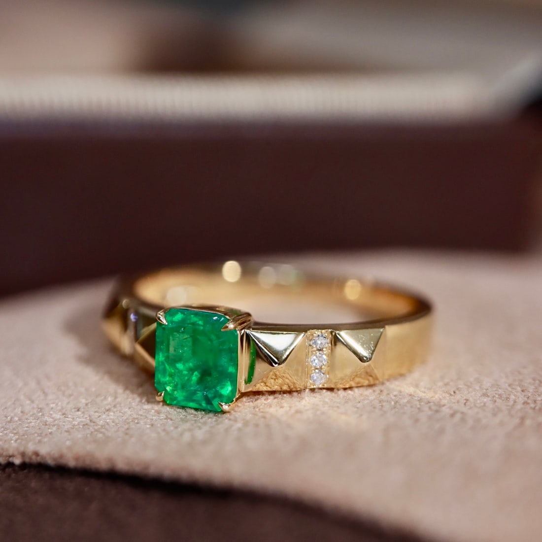 14k Gold 0.53 Ctw Natural Emerald & Diamond Ring - 6