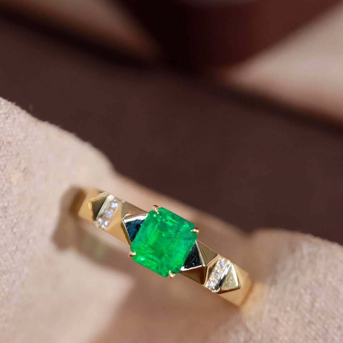 14k Gold 0.53 Ctw Natural Emerald & Diamond Ring - 8