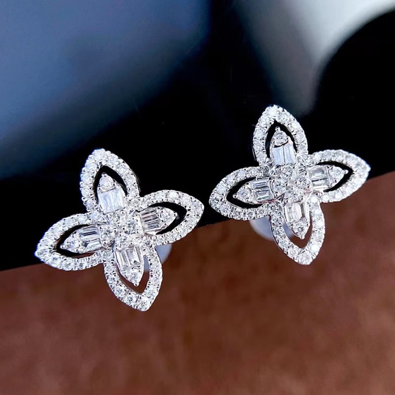 14k Gold 0.5 Ct Natural H Diamond Earrings: Ref:231092267 // gold content:14k gold // main gemstone:diamond // shape:multiple // carat weight:0. 5ct // clarity grade:vs-si // color:h // treatment:natural // Condition: New Low Estimate: 2200.00