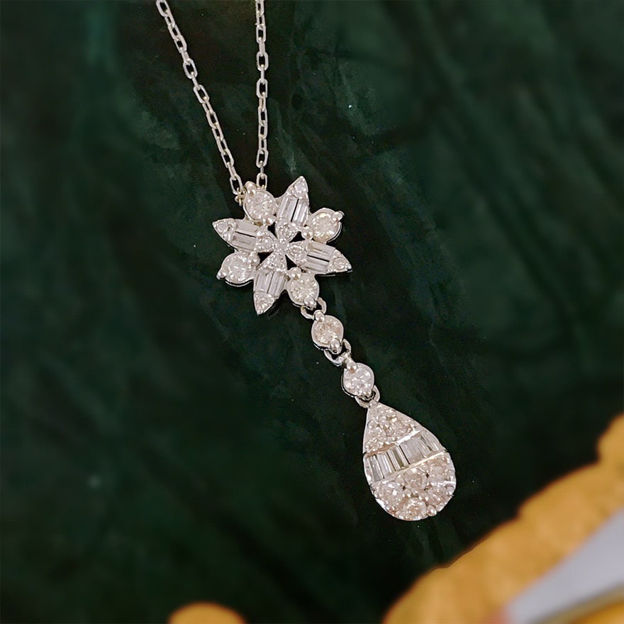 14k Gold 0.7 Ct Natural H Diamond Necklace: Ref:231092270 // gold content:14k gold // main gemstone:diamond // shape:multiple // carat weight:0. 7ct // clarity grade:vs-si // color:h // treatment:natural // Condition: New Low Estimate: 2400.00