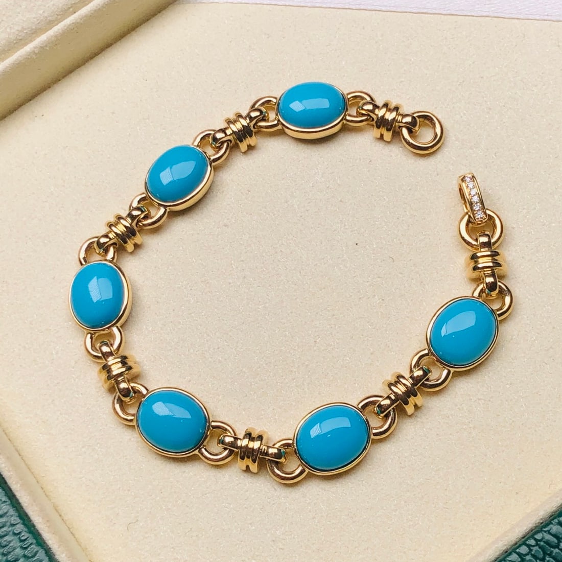 14k Gold 15.75 Ct Natural Blue Turquoise & Diamond Bracelet - 2
