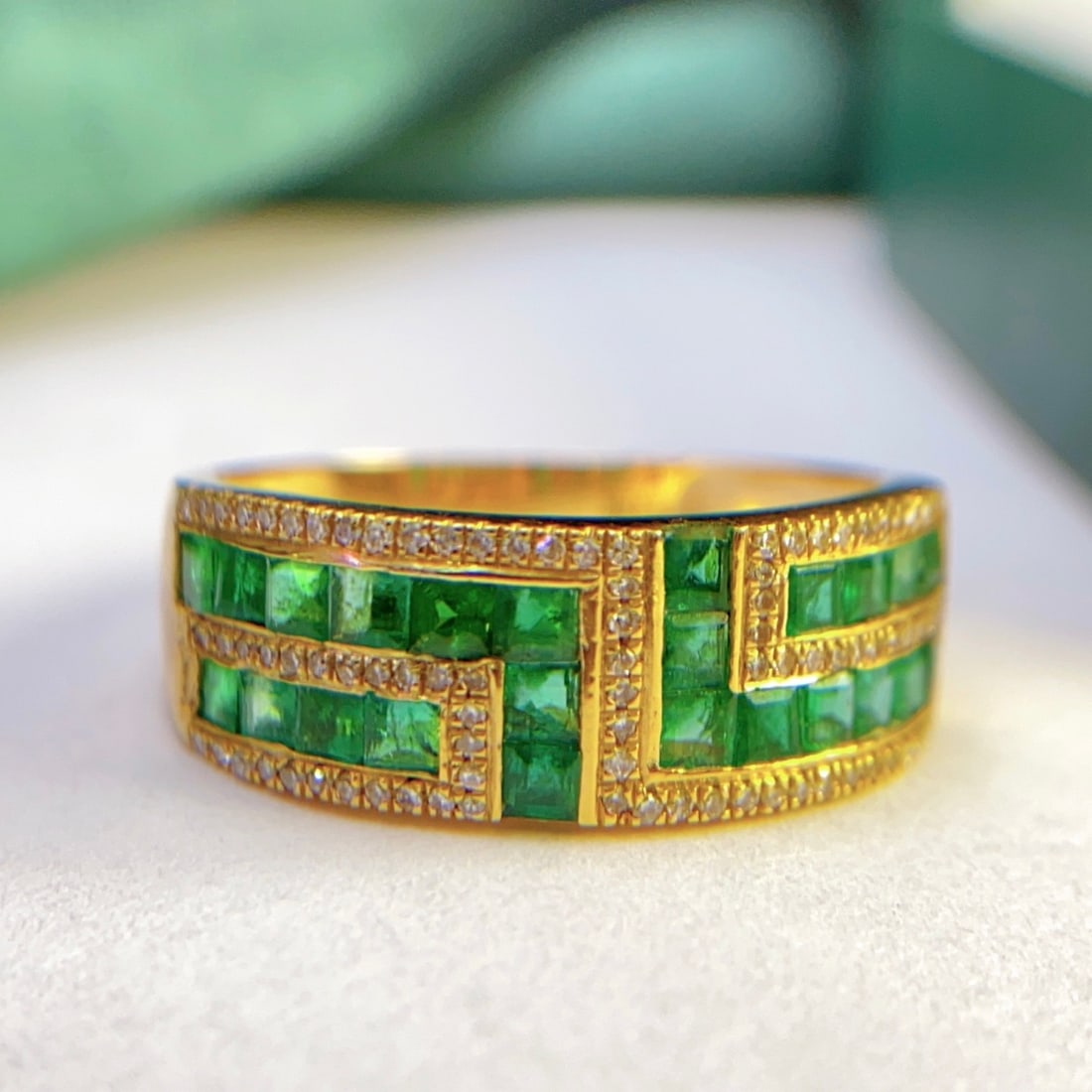 14k Gold 2.30 Ct Natural Emerald & Diamond Ring: Ref:231092293 // gold content:14k gold // ring size:7. 25us // // main gemstone:emerald // shape:square // carat weight:2. 30ct // color:green // treatment:natural // // adjacent gemstone 2 : diamond