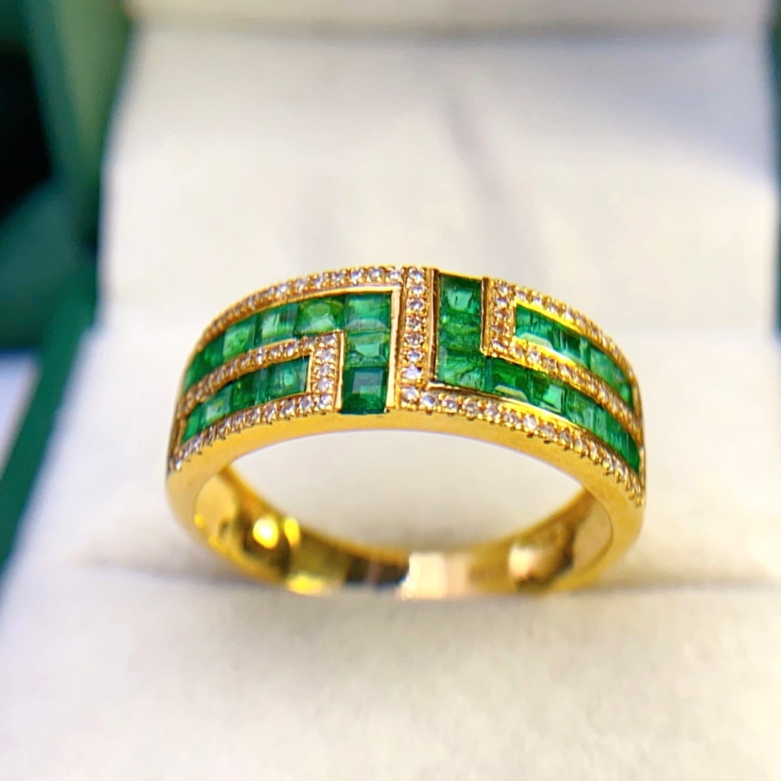 14k Gold 2.30 Ct Natural Emerald & Diamond Ring - 4