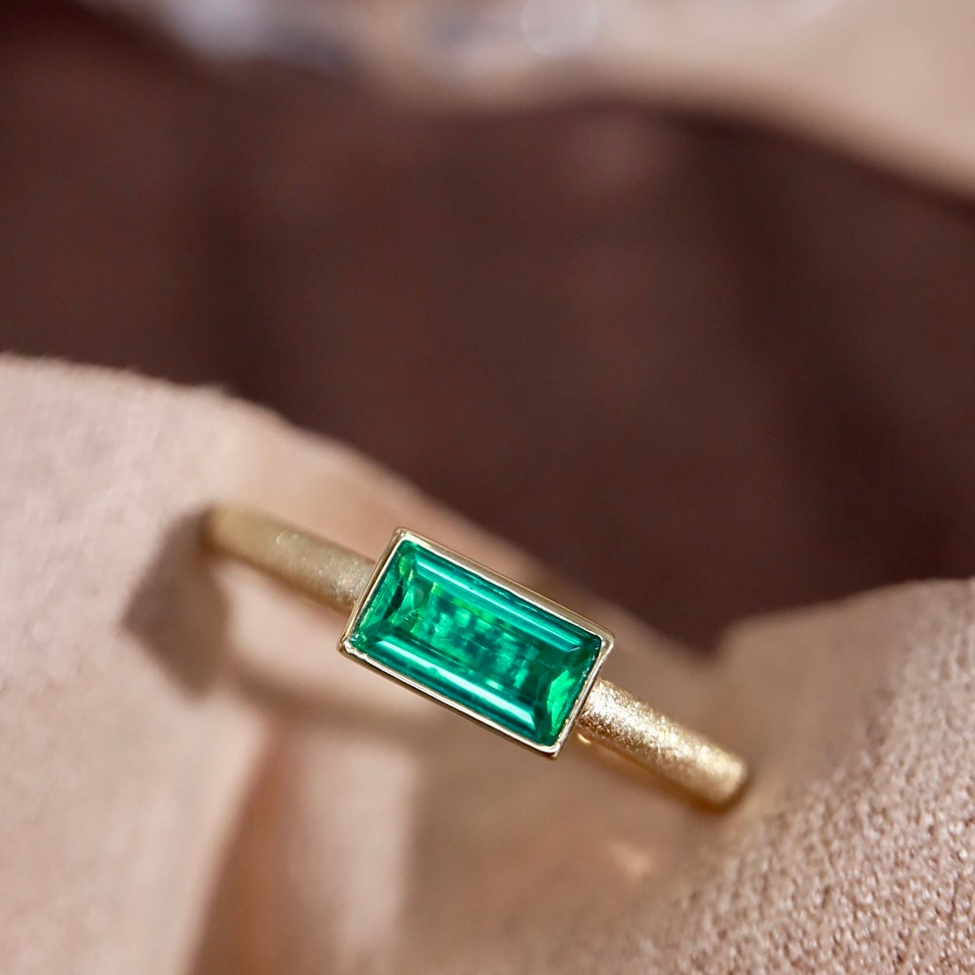 14k Gold 0.45 Ct Natural Emerald Ring: Ref:231092296 // gold content:14k gold // ring size:7. 25us // // main gemstone:emerald // shape:rectangle // carat weight:0. 45ct // color:green // treatment:natural // Condition: New Low Estimate: