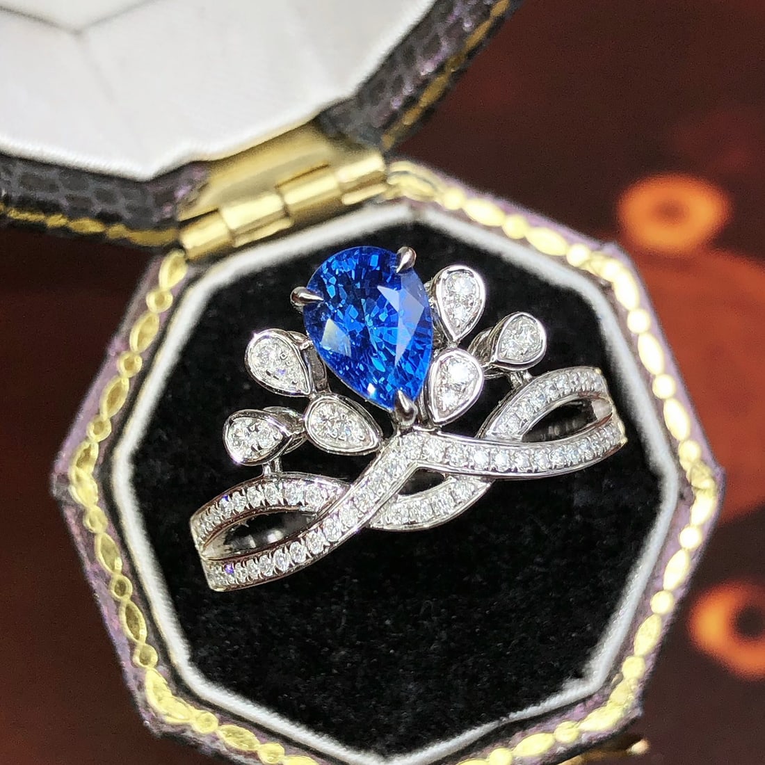 14k Gold 1.24 Ctw Natural Sapphire & Diamond Ring: Ref:231092303 // gold content:14k gold // ring size:7. 25us // // main gemstone:sapphire // shape:pear // carat weight:1. 0ct // color:cornflower blue // treatment:natural // // adjacent gemstone 2 :