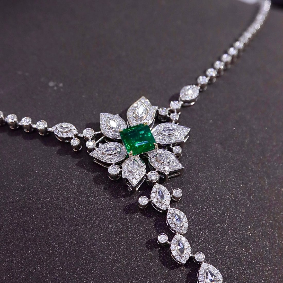 14k Gold 2.62 Ctw Vivid Green Natural Emerald & Diamond Necklace - 2