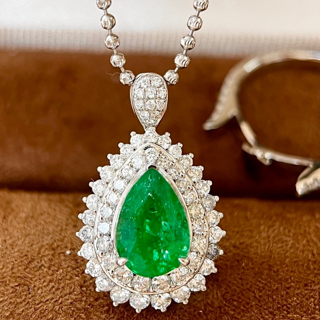14k Gold 3.86 Ctw Vivid Green Natural Emerald & Diamond Ring/pendant( Without Chain ): Ref:231092305 // gold content:14k gold // ring size:7. 25us // // main gemstone:emerald // shape:pear // carat weight:2. 10ct // color:vivid green // treatment:natural // // adjacent gemstone 2 : diam