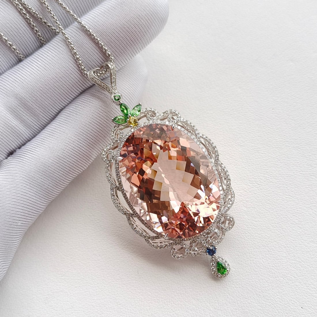 14k Gold 52.58 Ctw Natural Morganite & Diamond Pendant( Without Chain ): Ref:231092309 // gold content:14k gold // main gemstone:morganite // shape:oval // carat weight:51. 28ct // color:pink // treatment:natural // // adjacent gemstone 2 : diamond // shape:round // carat