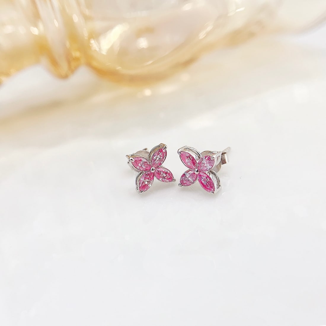14k Gold 0.70 Ct Natural Pink Diamond Earrings - 4