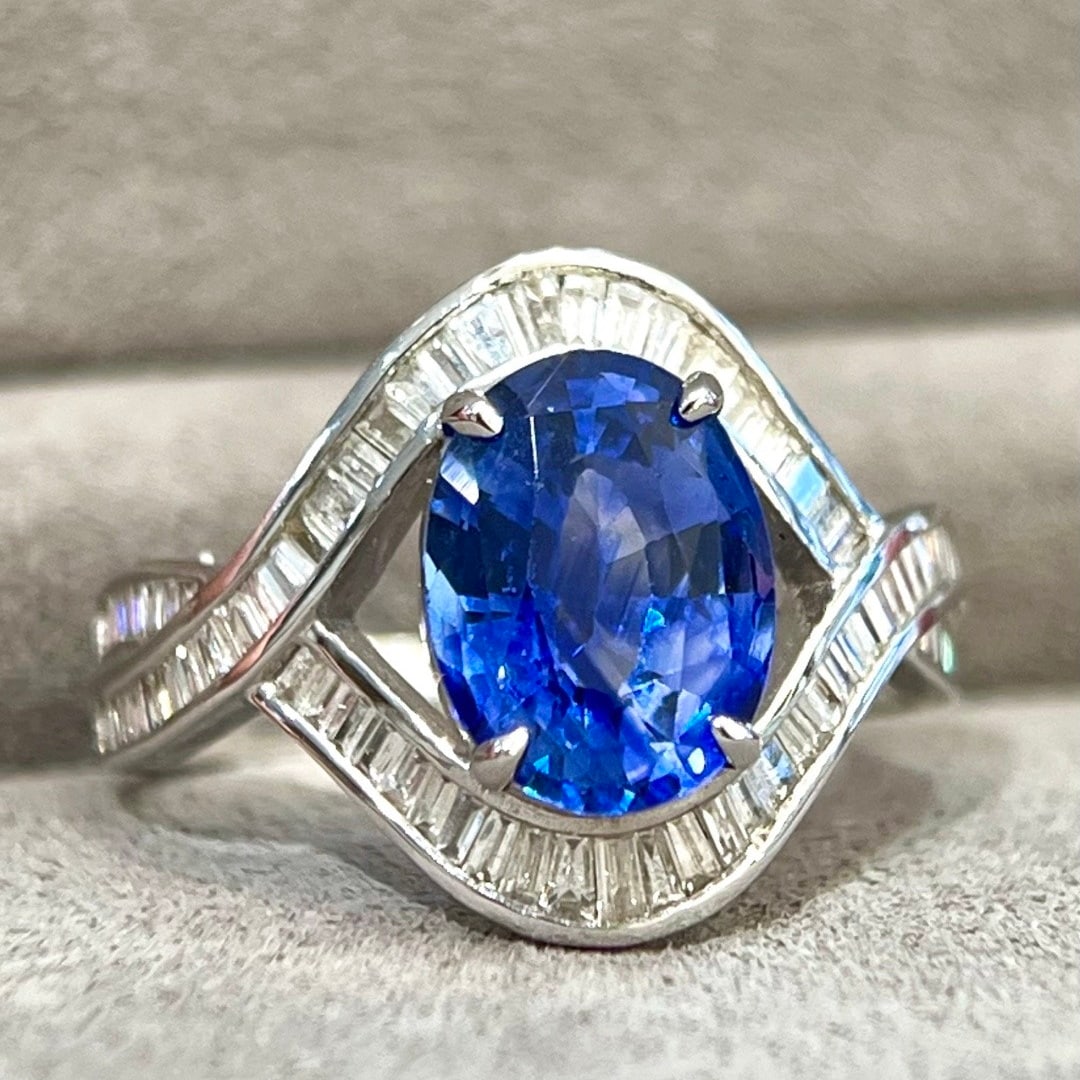 14k Gold 3.39 Ctw Natural Sapphire & Diamond Ring: Ref:231092333 // gold content:14k gold // ring size:7. 25us // // main gemstone:sapphire // shape:oval // carat weight:2. 62ct // color:blue // treatment:natural // // adjacent gemstone 2 : diamond //