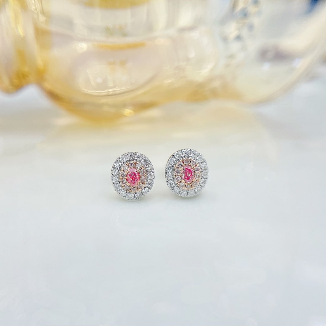 14k Gold 0.46 Ctw Natural Pink Diamond & Diamond Earrings: Ref:231092336 // gold content:14k gold // main gemstone:pink diamond // shape:oval // carat weight:0. 16ct // color:pink // treatment:natural // // adjacent gemstone 2 : diamond // shape:round // cara