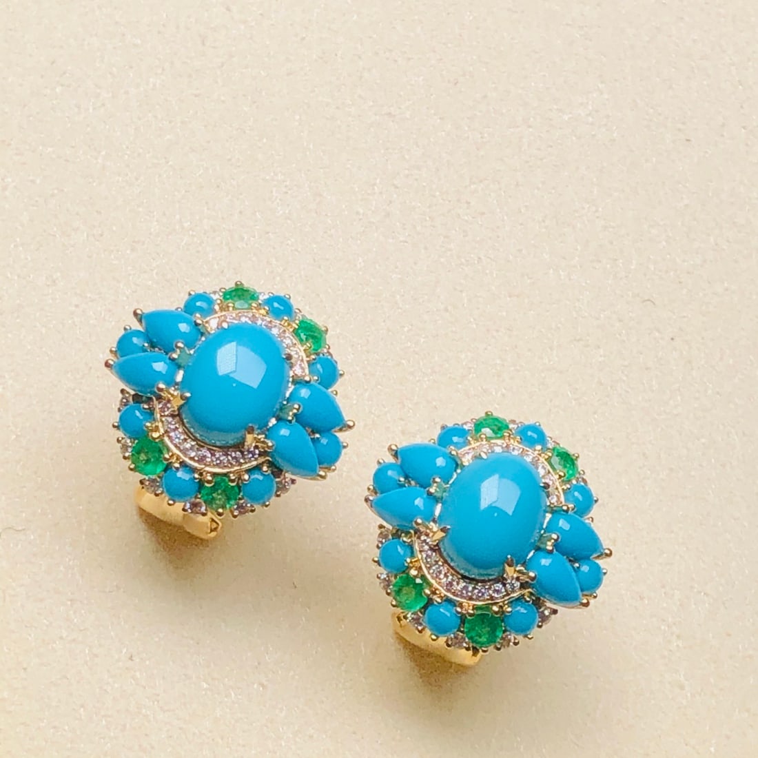 14k Gold 3.04 Ctw Natural Blue Turquoise & Diamond Earrings: Ref:231092338 // gold content:14k gold // main gemstone:blue turquoise // shape:oval // carat weight:2. 62ct // color:blue // treatment:natural // // adjacent gemstone 2 : diamond // shape:round // ca