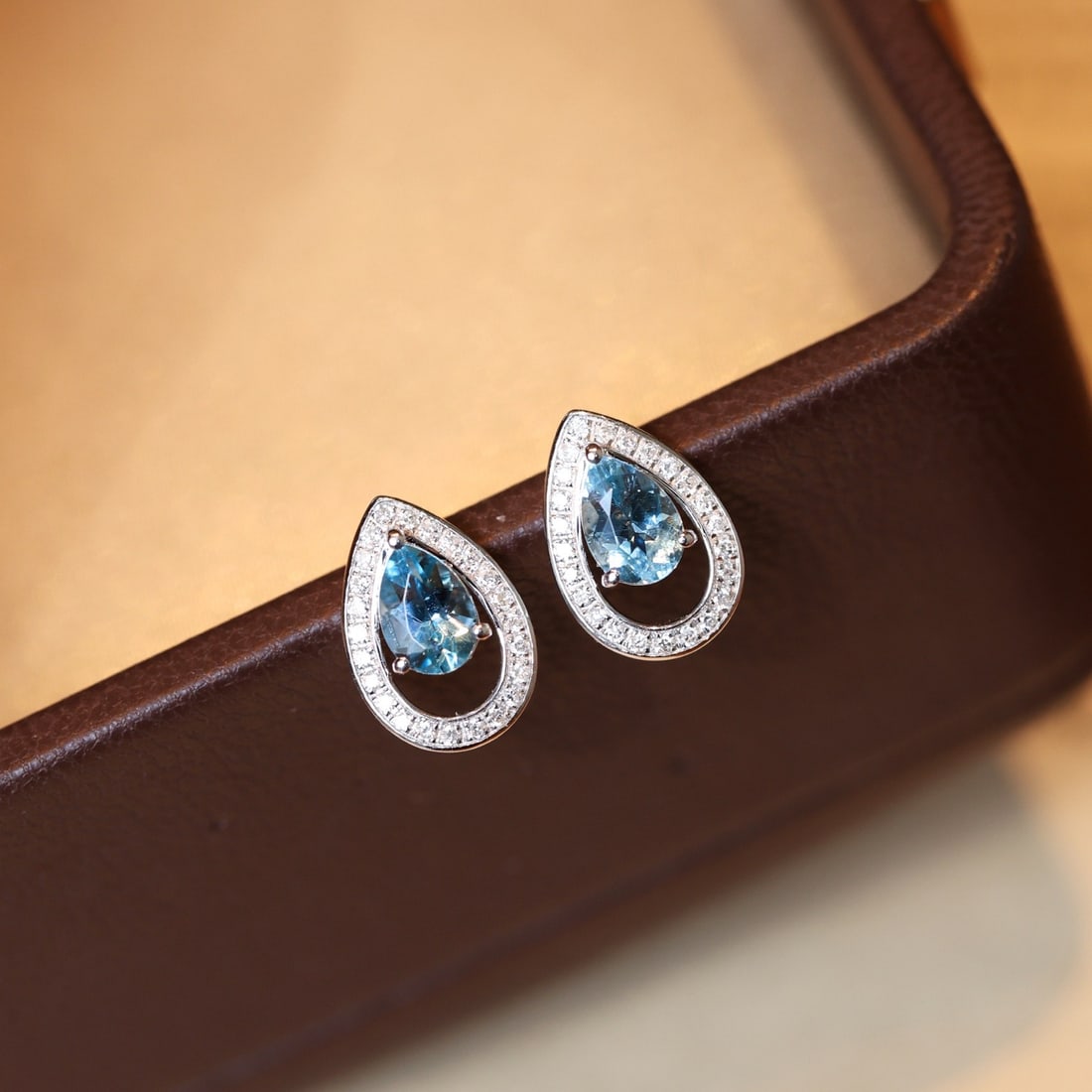 14k Gold 0.90 Ctw Natural Sapphire & Diamond Earrings: Ref:231092340 // gold content:14k gold // main gemstone:sapphire // shape:pear // carat weight:0. 70ct // color:santa maria color // treatment:natural // // adjacent gemstone 2 : diamond //