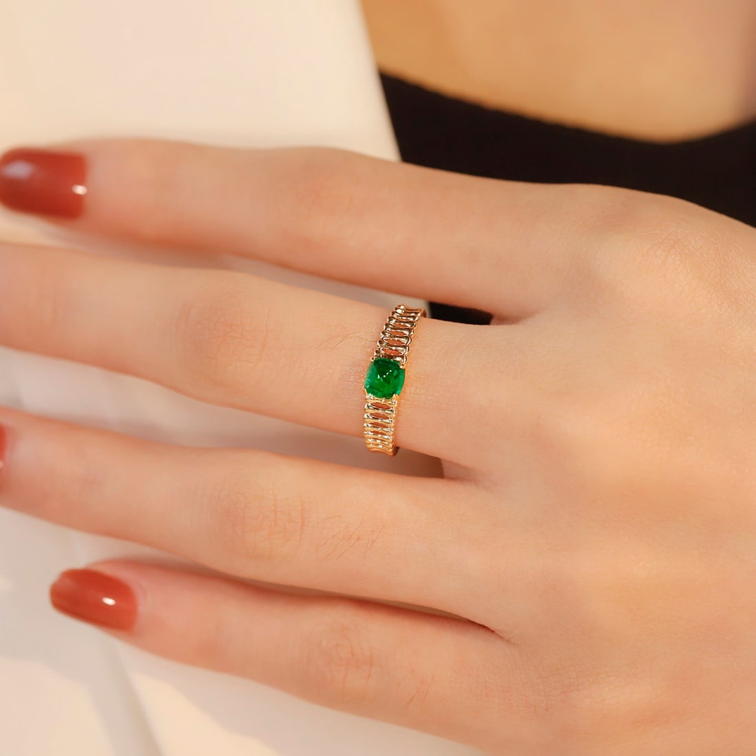 14k Gold 0.63 Ct Vivid Green Natural Emerald Ring: Ref:231092342 // gold content:14k gold // ring size:7. 25us // // main gemstone:emerald // shape:sugar-loaf // carat weight:0. 63ct // color:vivid green // treatment:natural // Condition: New Low Esti