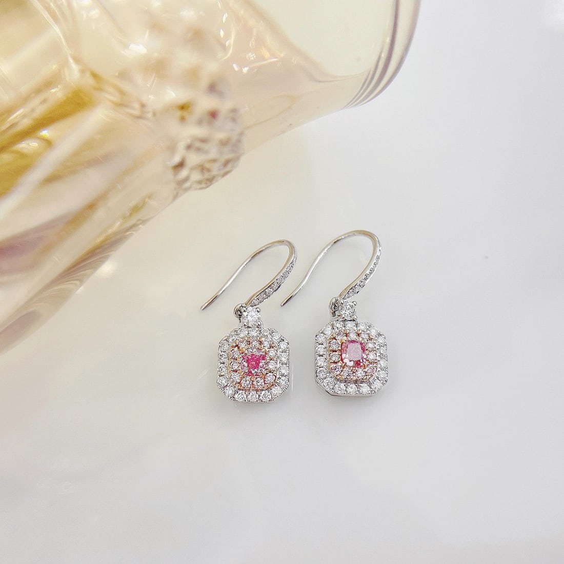 14k Gold 0.94 Ctw Natural Pink Diamond & Diamond Earrings: Ref:231092344 // gold content:14k gold // main gemstone:pink diamond // shape:cushion // carat weight:0. 32ct // color:pink // treatment:natural // // adjacent gemstone 2 : diamond // shape:round // c
