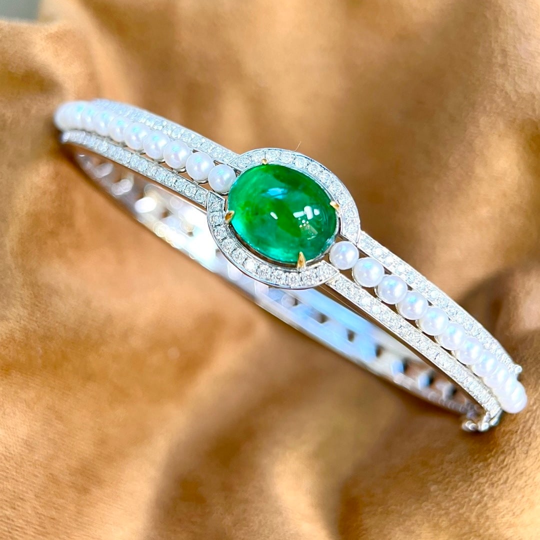14k Gold 6.80 Ctw Vivid Green Natural Emerald & Diamond Bangle - 3