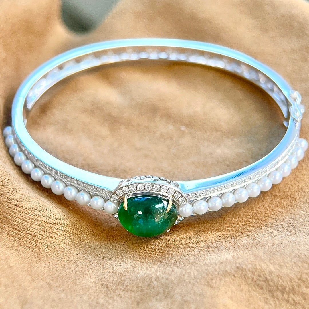 14k Gold 6.80 Ctw Vivid Green Natural Emerald & Diamond Bangle - 4